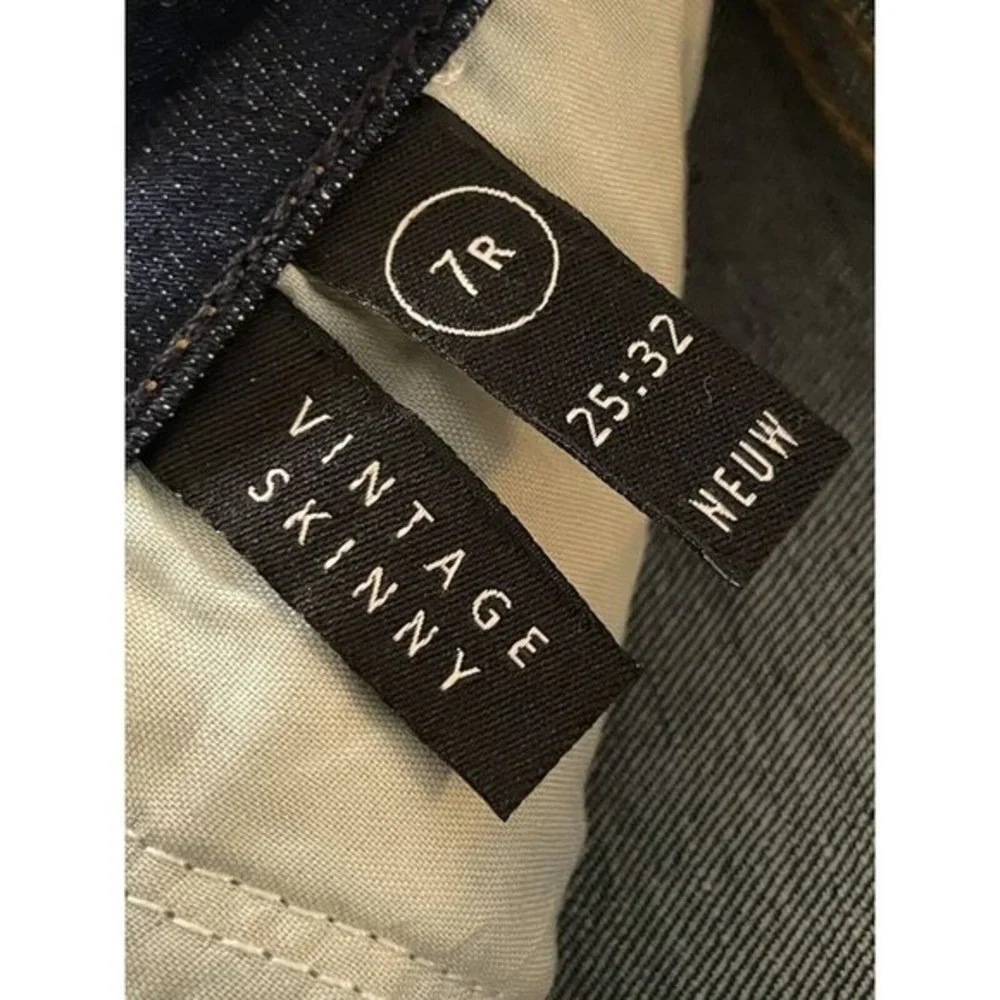 NWT Neuw Mid Rise Skinny Berlin Blue Jean Women’s Size 25” Faded Slight Distress